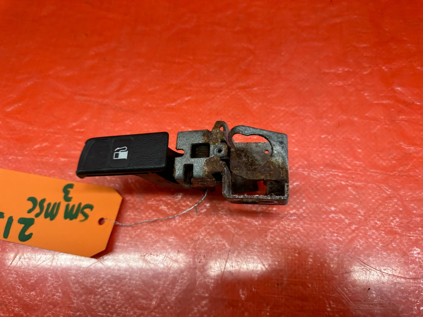 02 05 HONDA CIVIC SI EP3 HATCHBACK   GASOLINE GAS FUEL RELEASE LEVER   OEM #2195