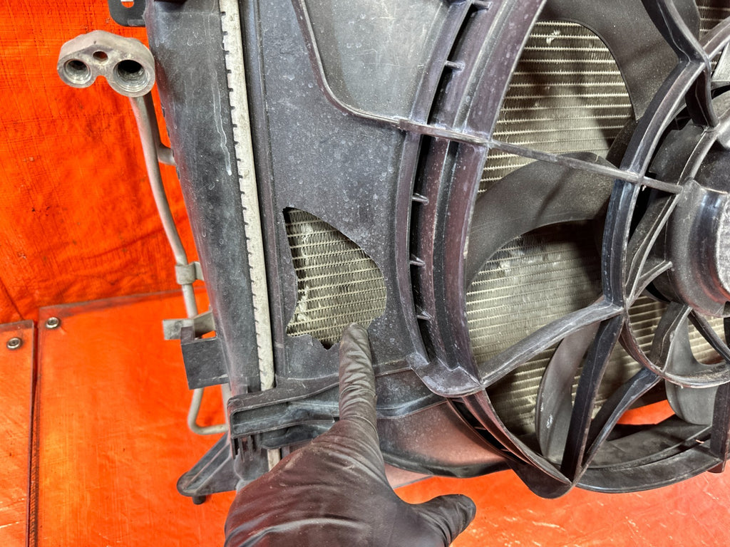HYUNDAI GENESIS COUPE RADIATOR TANK COOLING FANS & CONDENSER  LITE DAMAGE 31816