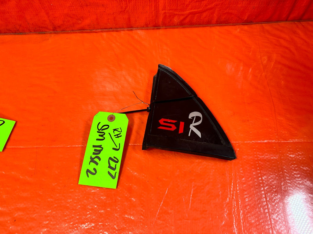 88 91 HONDA CRX   TAIL GATE TRIM   RIGHT SIDE   FLAWS! YOU WIL PAY ATTENTION 2770