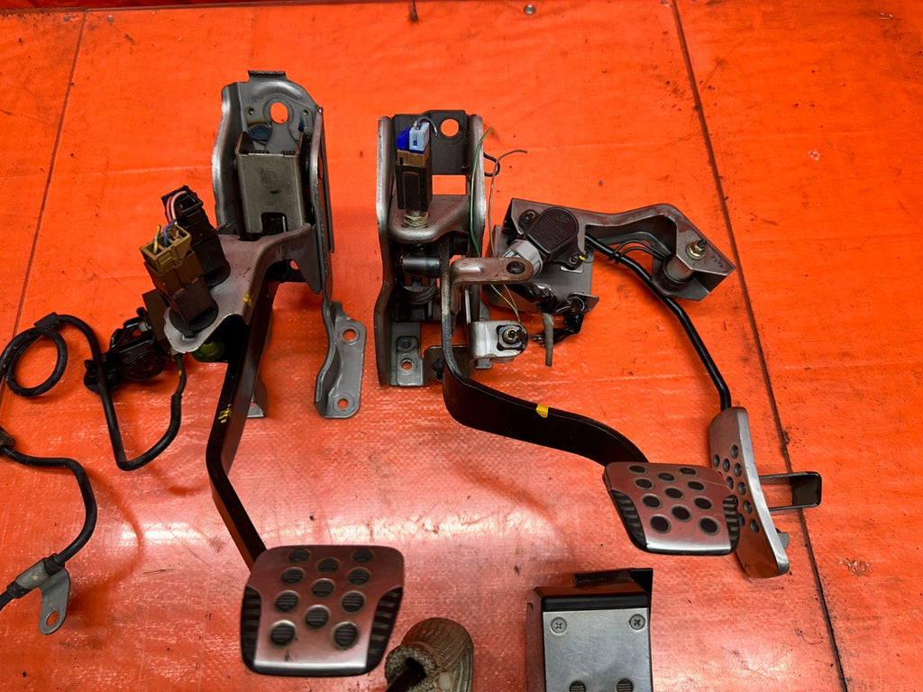 03-08 NISSAN 350Z 3.5L 6 SPEED MANUAL CLUTCH BRAKE PEDALS SLAVE MASTER OEM #3468
