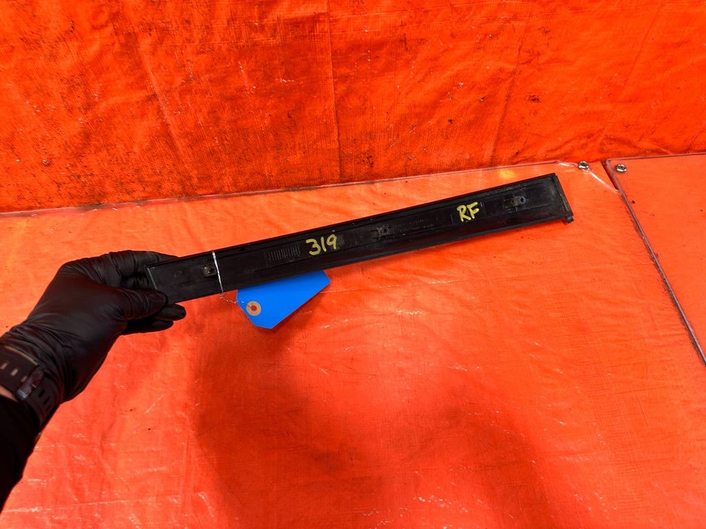 96 00 HONDA CIVIC COUPE   PASSENGER RIGHT FRONT DOOR SASH TRIM MOLDING   OEM 3194