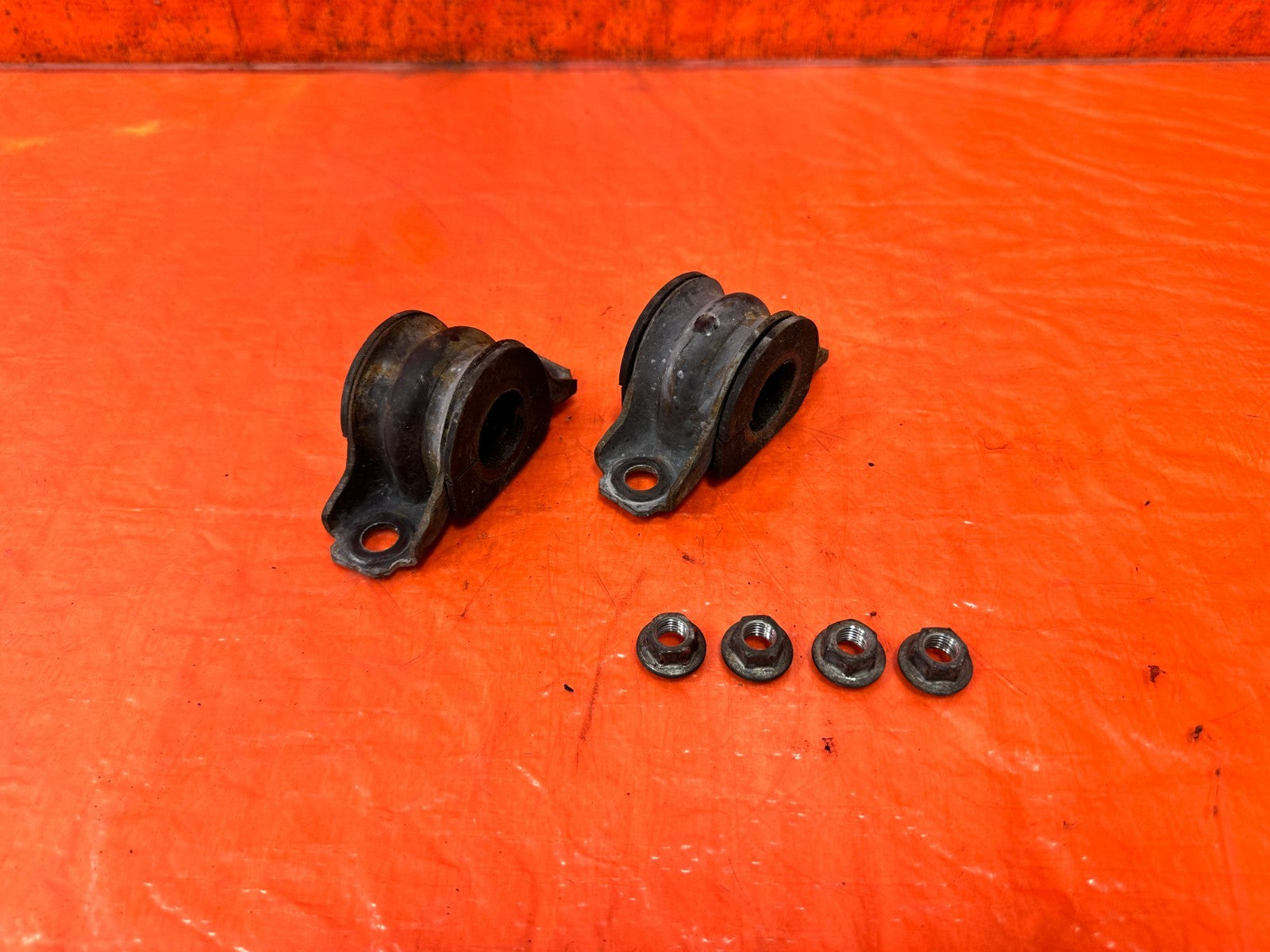 08 15 INFINITI G37 Q60   FRONT SWAY BAR MOUNTING BRACKETS LEFT RIGHT OEM #3282