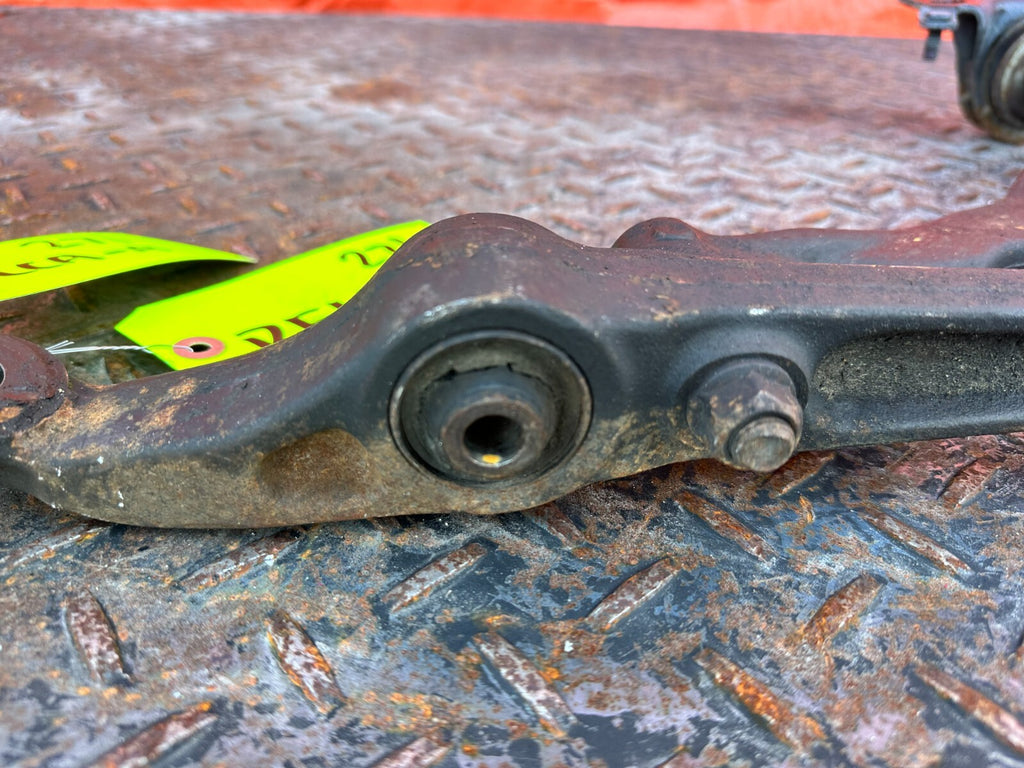 93 97 HONDA DEL SOL   LEFT AND RIGHT FRONT LOWER CONTROL ARMS   CORE USE ONLY4