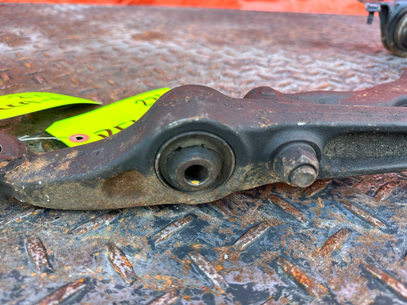 93 97 HONDA DEL SOL   LEFT AND RIGHT FRONT LOWER CONTROL ARMS   CORE USE ONLY4