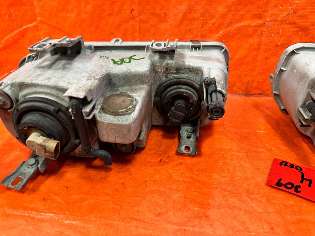 94 97 ACURA INTEGRA HEADLIGHTS HEADLAMPS   LEFT AND RIGHT HEADLIGHT SET OEM 30913