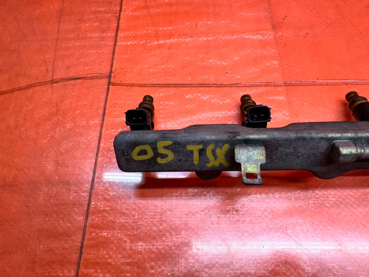 04-05 ACURA TSX 2.4L K24A2 ENGINE FUEL RAIL WITH GAS INJECTORS HARNESS OEM #05 T9