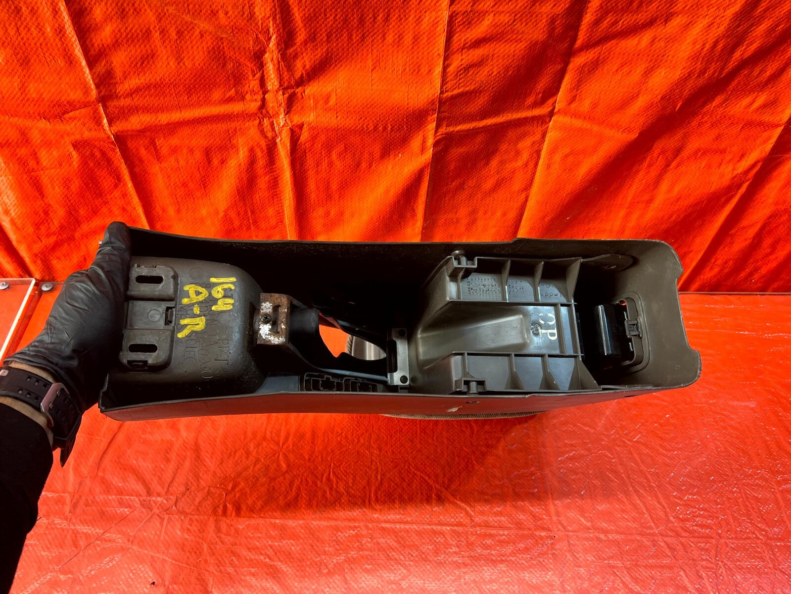 94 01 ACURA INTEGRA   ARM REST / CENTER CONSOLE STORAGE COMPARTMENT TAN OEM #16410