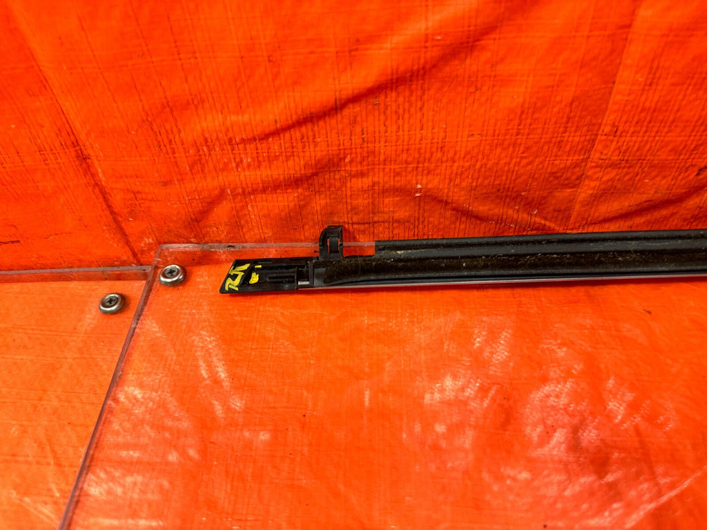 04 08 ACURA TSX   RIGHT REAR EXTERIOR WINDOW GLASS TRIM   OEM FACTORY #2917