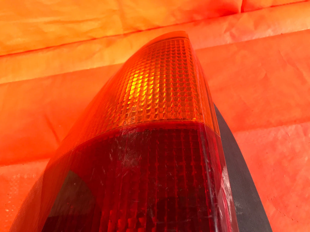OEM 2006 06 GENERAL MOTORS GMC ENVOY DRIVER LEFT TAIL LIGHT LAMP 15070903 5
