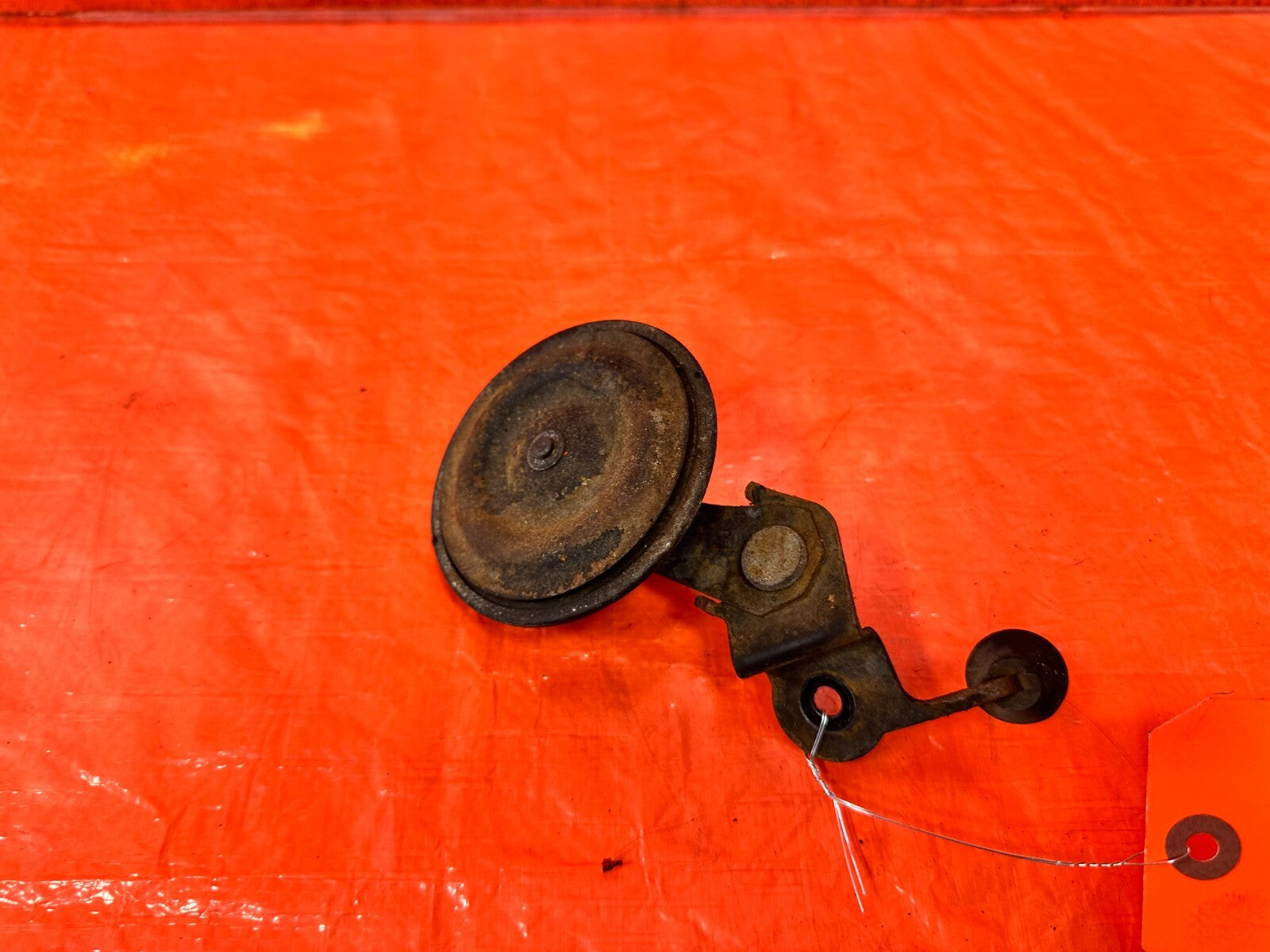 92 00 LEXUS SC300   LOW NOTE / ALARM SIGNAL HORN   OEM FACTORY #2764