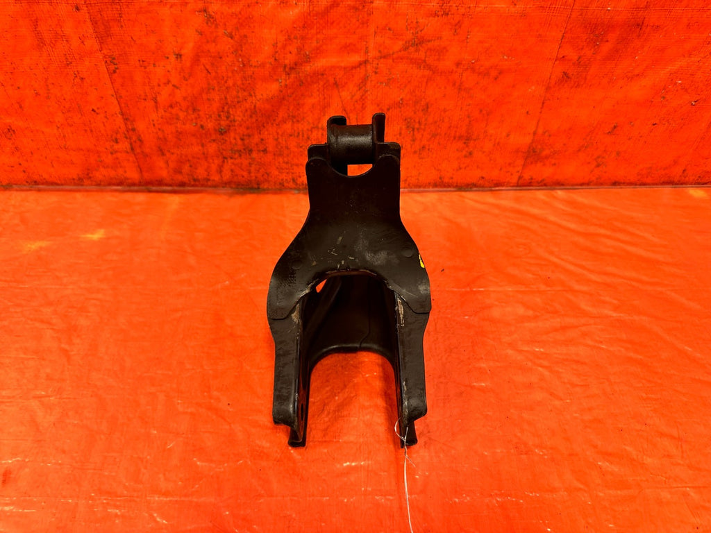 92 95 HONDA CIVIC   D SERIES D15 D16 MANUAL REAR TRANSMISSION BRACKET   OEM 3273