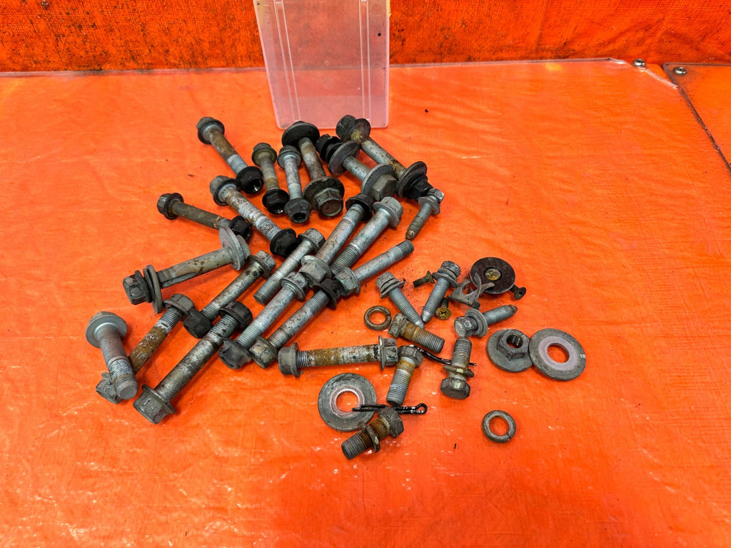 13 16 HYUNDAI GENESIS COUPE   REAR SPINDLE KNUCKLE HUB BOLTS HARDWARE   OEM 32612