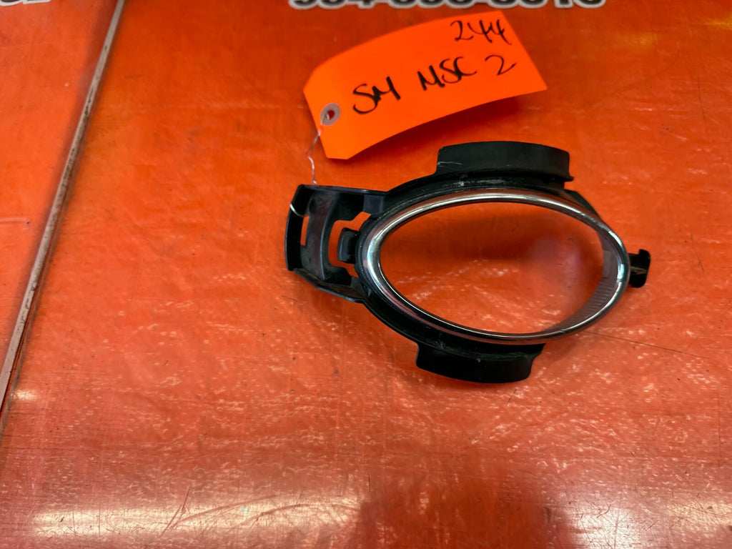 07 09 LEXUS ES350   DRIVER LEFT FOG LIGHT FOG LAMP TRIM PLASTIC INSERT   OEM 2447
