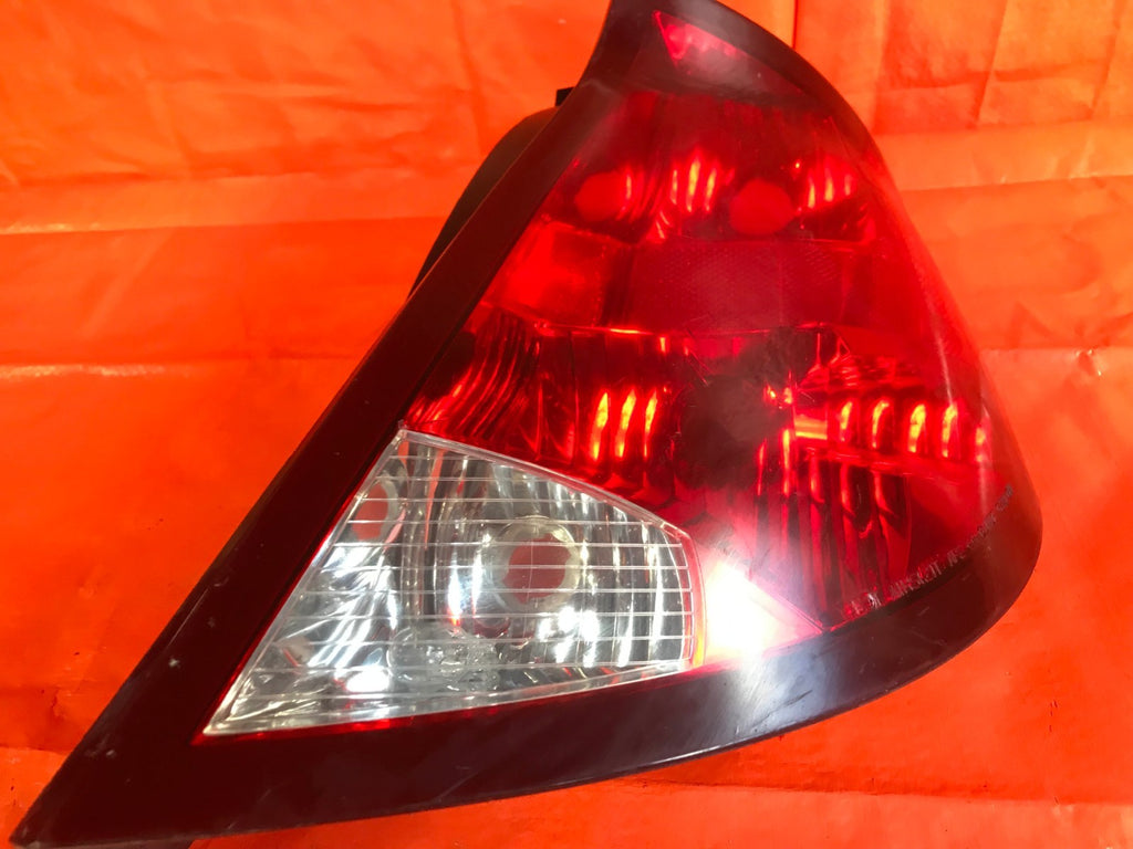 OEM 2003 2004 03 04 SATURN ION 4 DOOR SEDAN PASSENGER RIGHT TAIL LIGHT LAMP 2