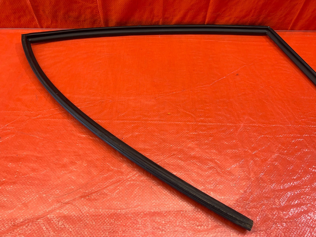 06 11 CIVIC 4D SEDAN   DRIVER LEFT REAR WEATHER STRIP RUN CHANNEL   OEM #2209