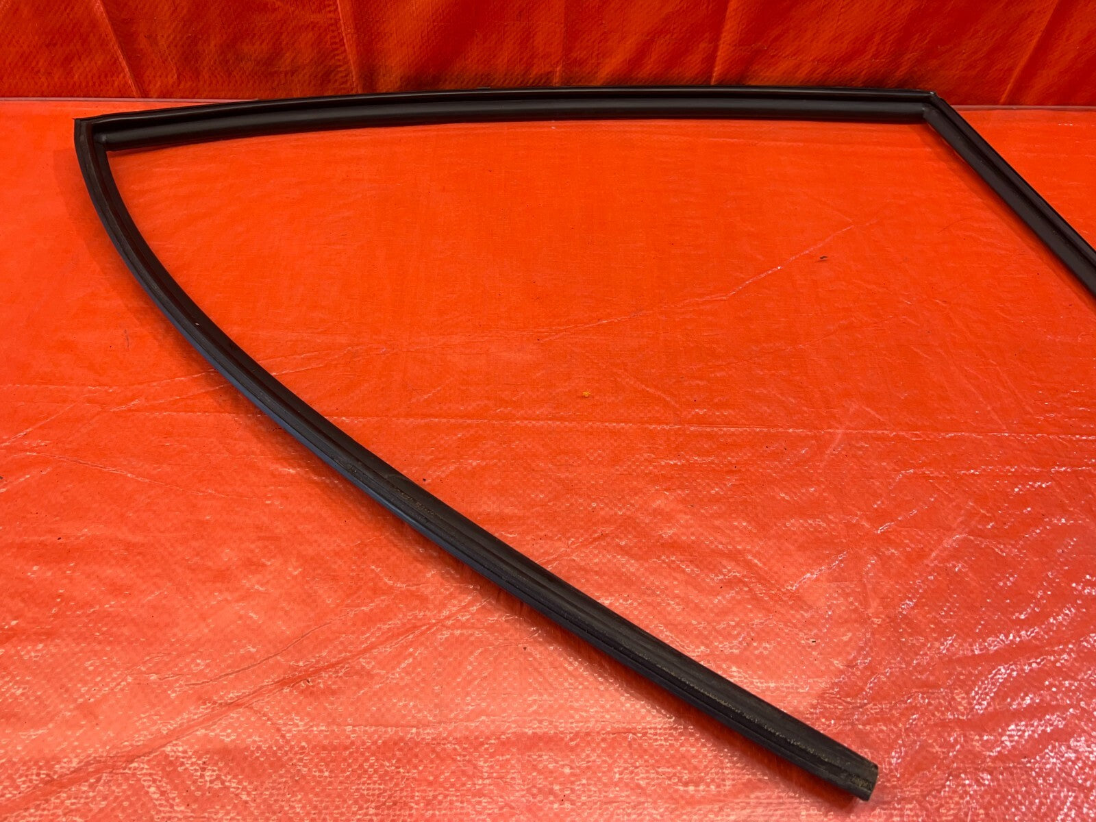 06 11 CIVIC 4D SEDAN   DRIVER LEFT REAR WEATHER STRIP RUN CHANNEL   OEM #2209