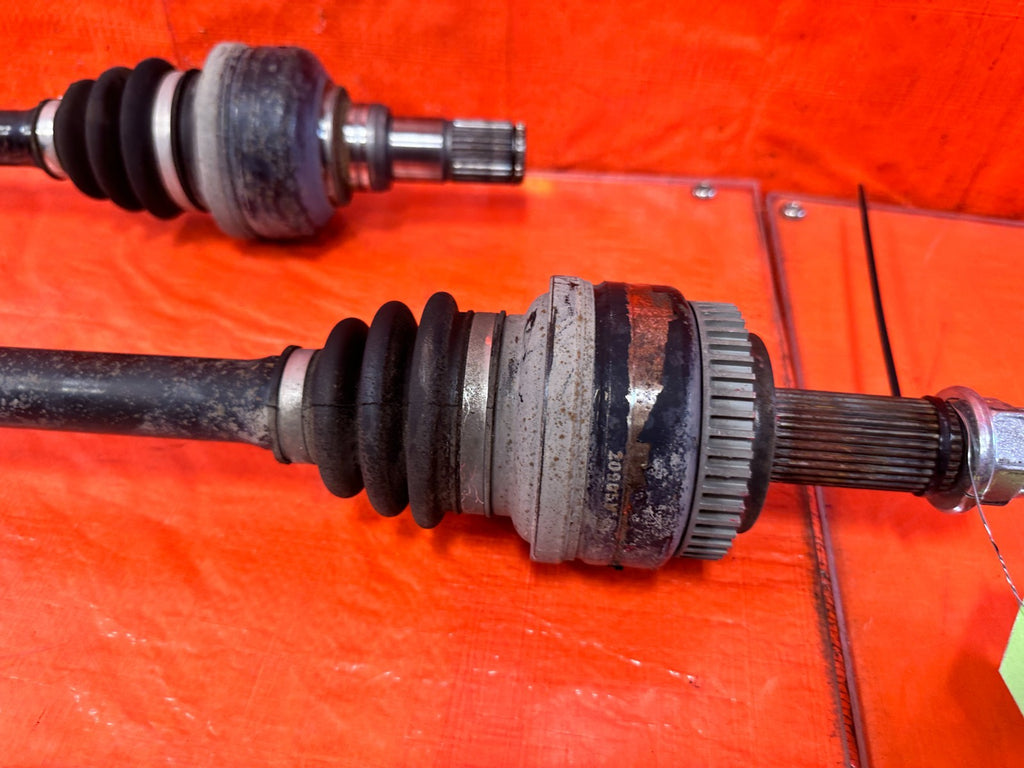 13 16 HYUNDAI GENESIS COUPE 3.8L   AUTO TRANS   LEFT AND RIGHT AXLES OEM 2993