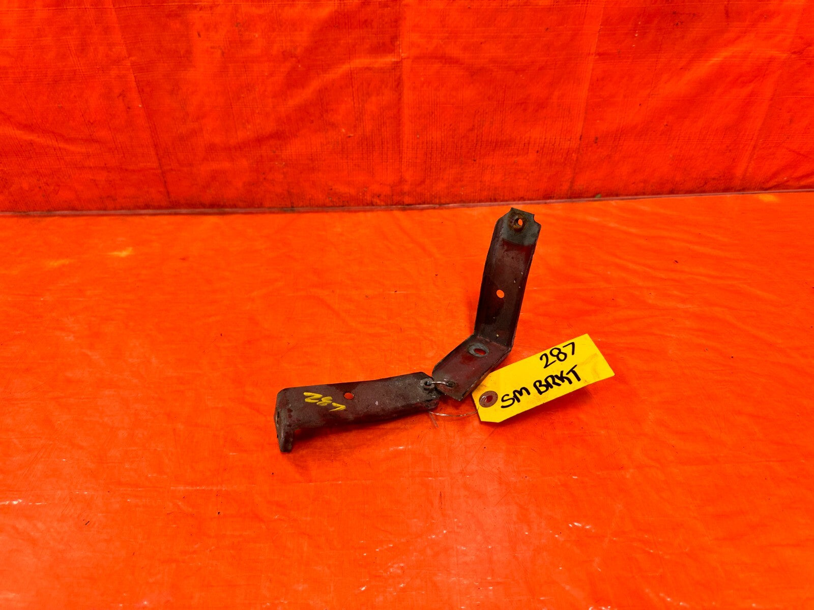 96 98 HONDA CIVIC   FENDER BRACKETS FENDER STAY BRACKET   LEFT AND RIGHT   OEM 75