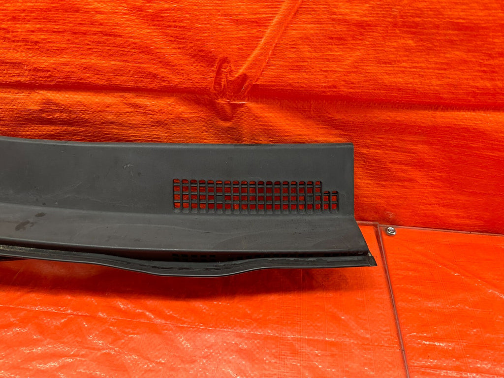 02 05 HONDA CIVIC SI EP3 HATCH   WIPER COWL TRIM   PASSENGER RIGHT SIDE OEM #1864