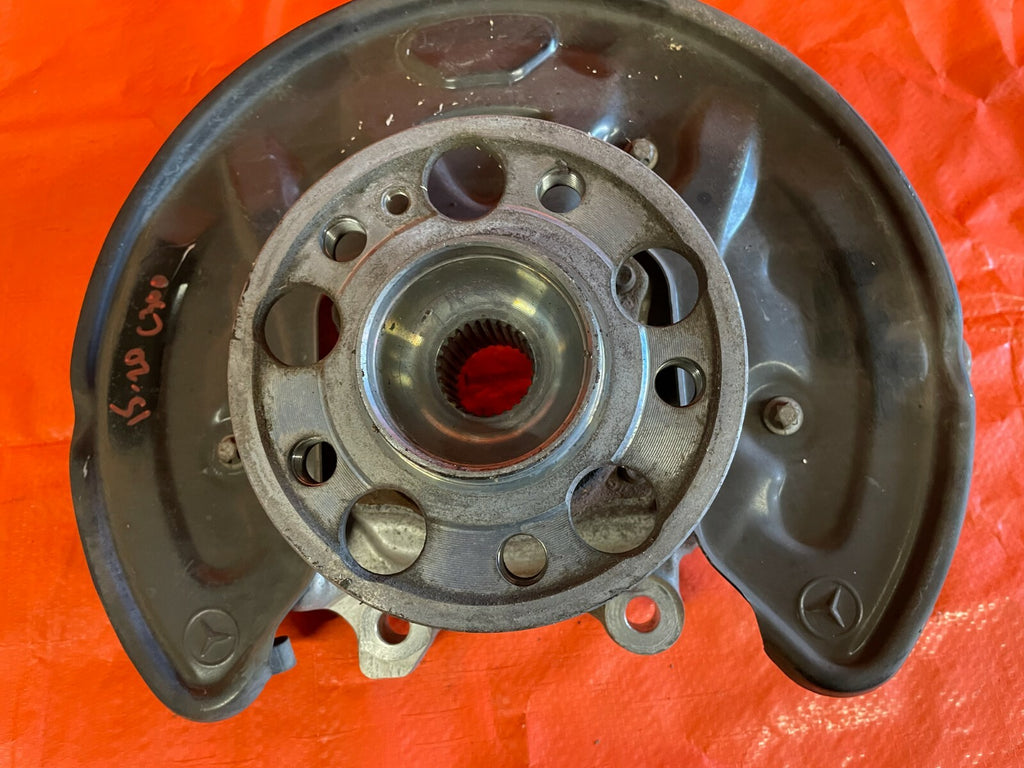 15 20 MERCEDES BENZ C300 W205 4MATIC   PASSENGER RIGHT REAR SPINDLE KNUCKLE HUB4