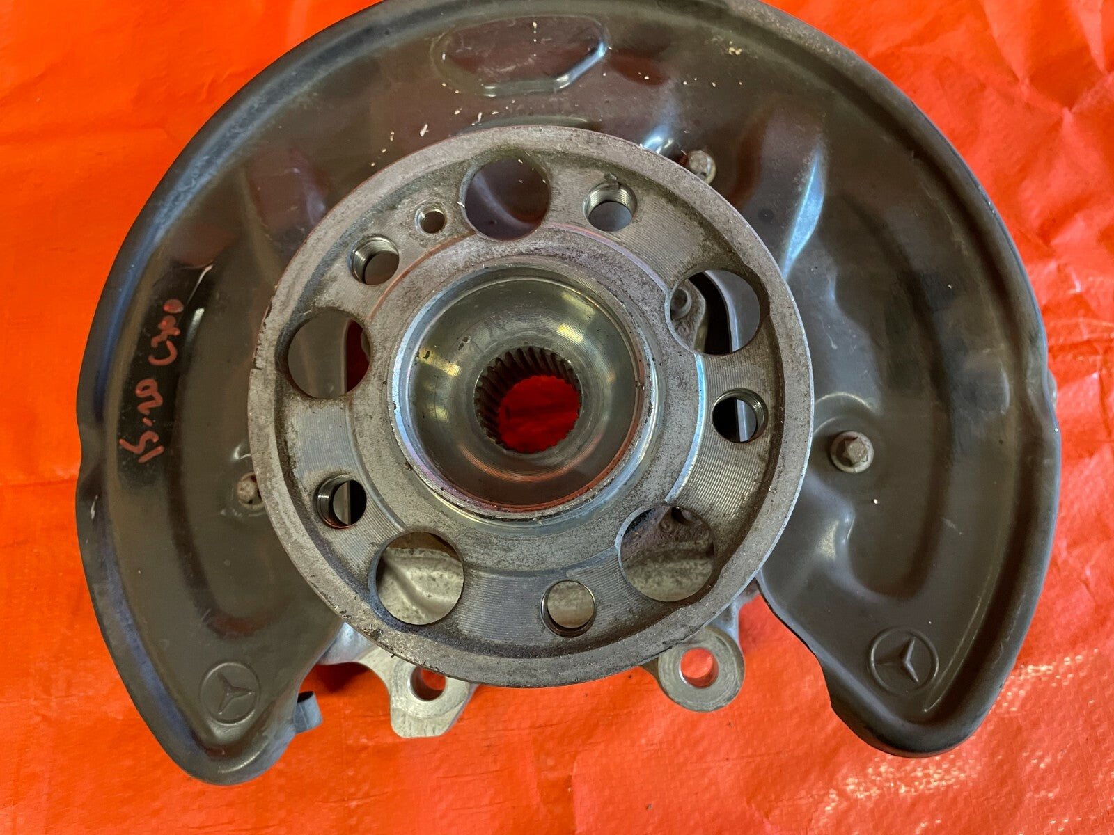 15 20 MERCEDES BENZ C300 W205 4MATIC   PASSENGER RIGHT REAR SPINDLE KNUCKLE HUB4