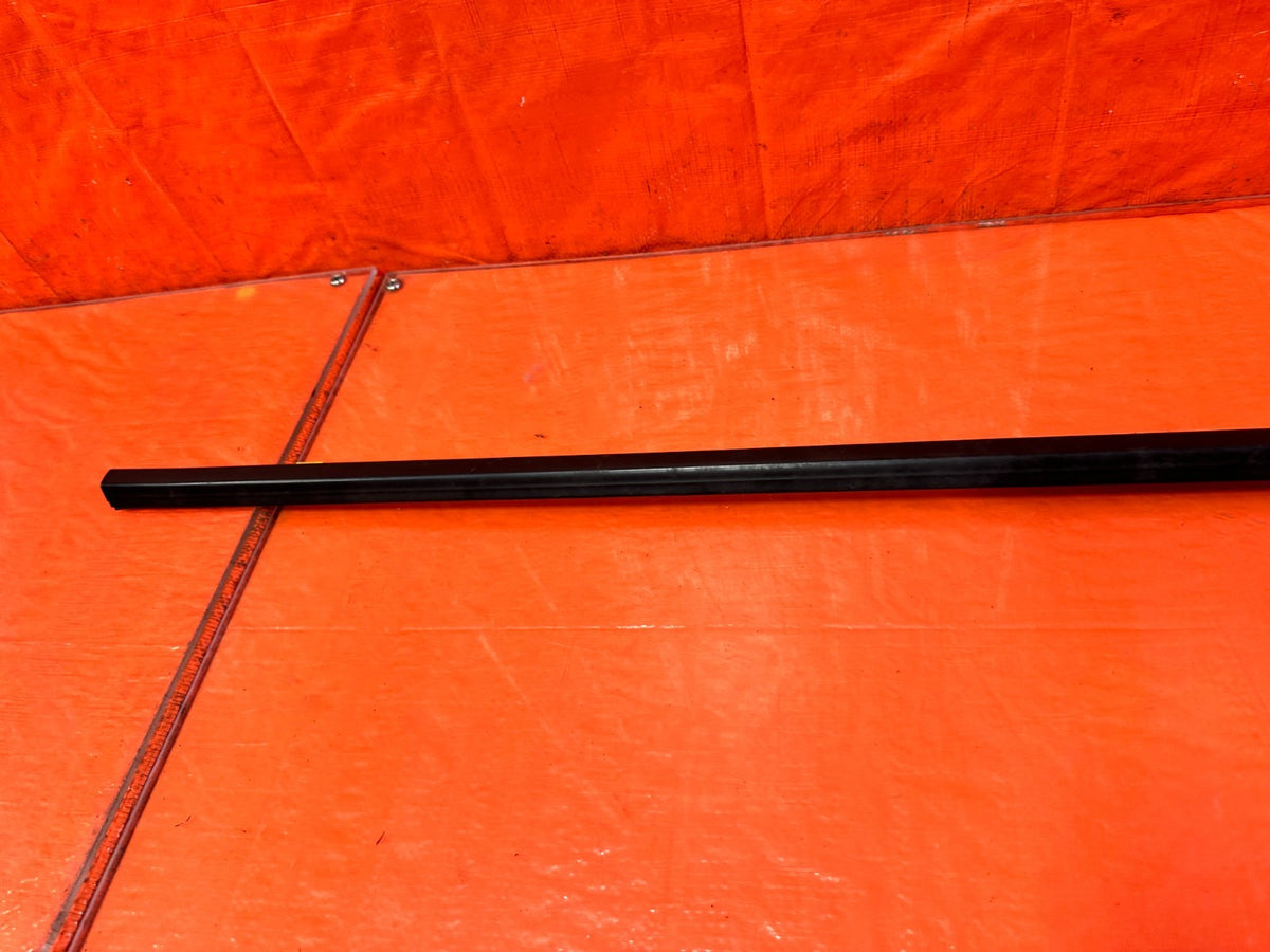 10-16 HYUNDAI GENESIS COUPE - DRIVER LEFT EXTERIOR WINDOW GLASS TRIM - OEM 3026