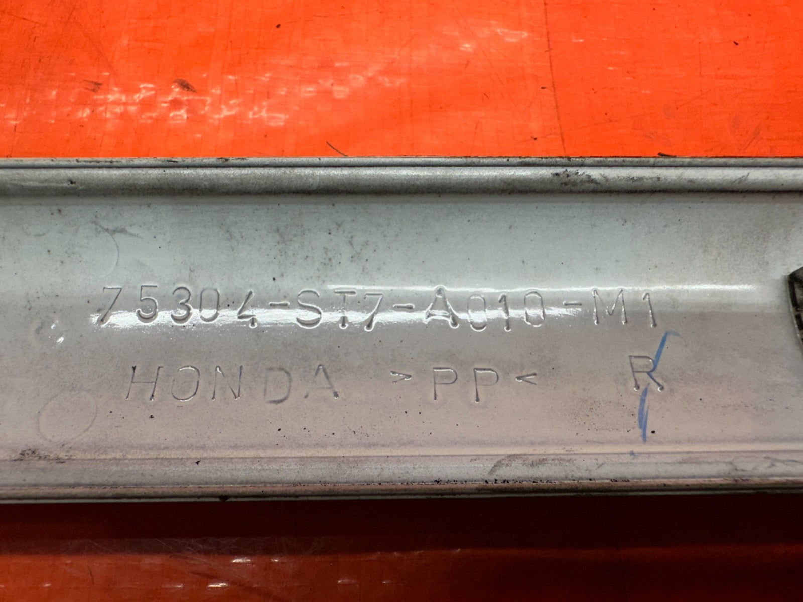 94 01 ACURA INTEGRA 2D RIGHT PASSENGER REAR QUARTER BODY MOLDING OEM #33111