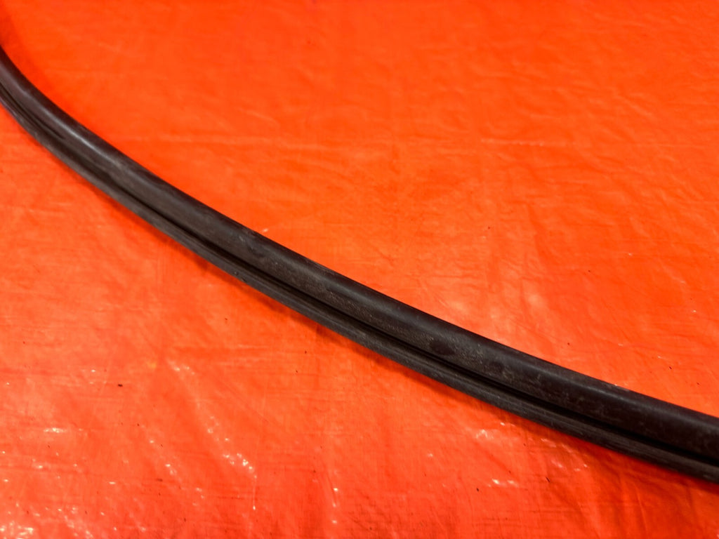 06 11 HONDA CIVIC COUPE PASSENGER RIGHT FRONT WINDOW GLASS RUN CHANNEL OEM #2824