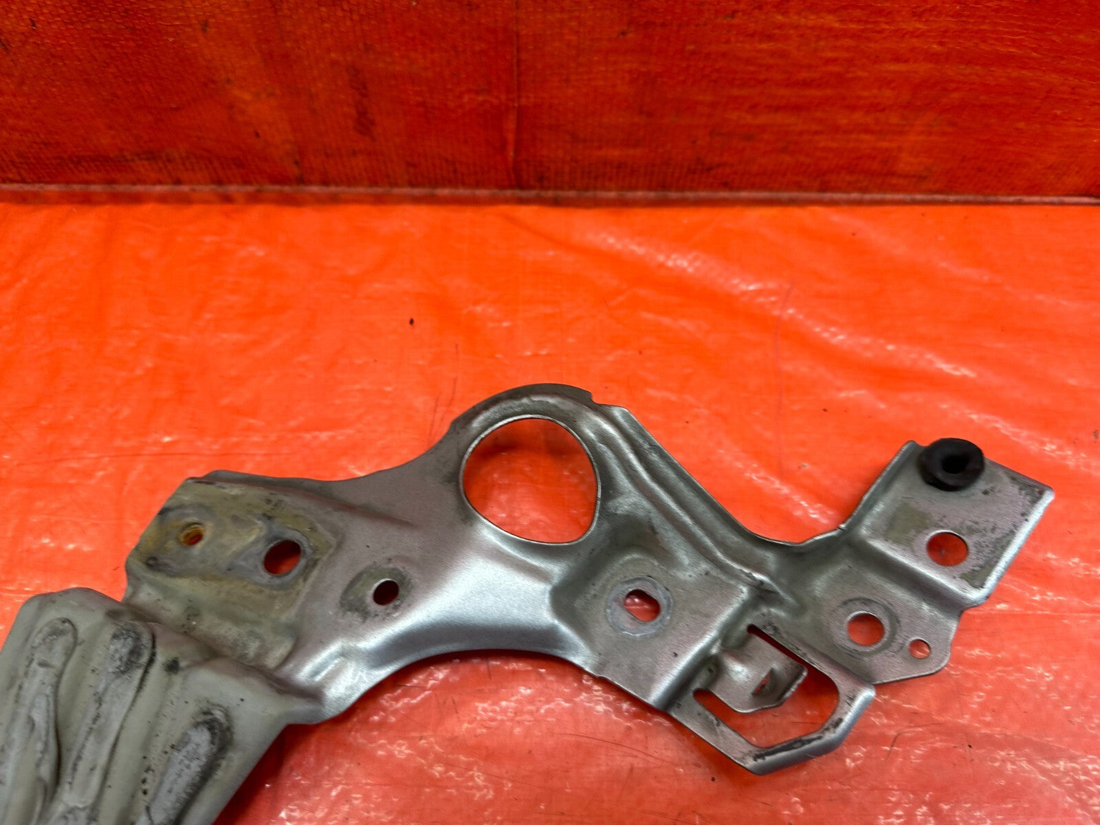 04 08 ACURA TL   DRIVER LEFT RADIATOR SUPPORT BRACKET   OEM #2342