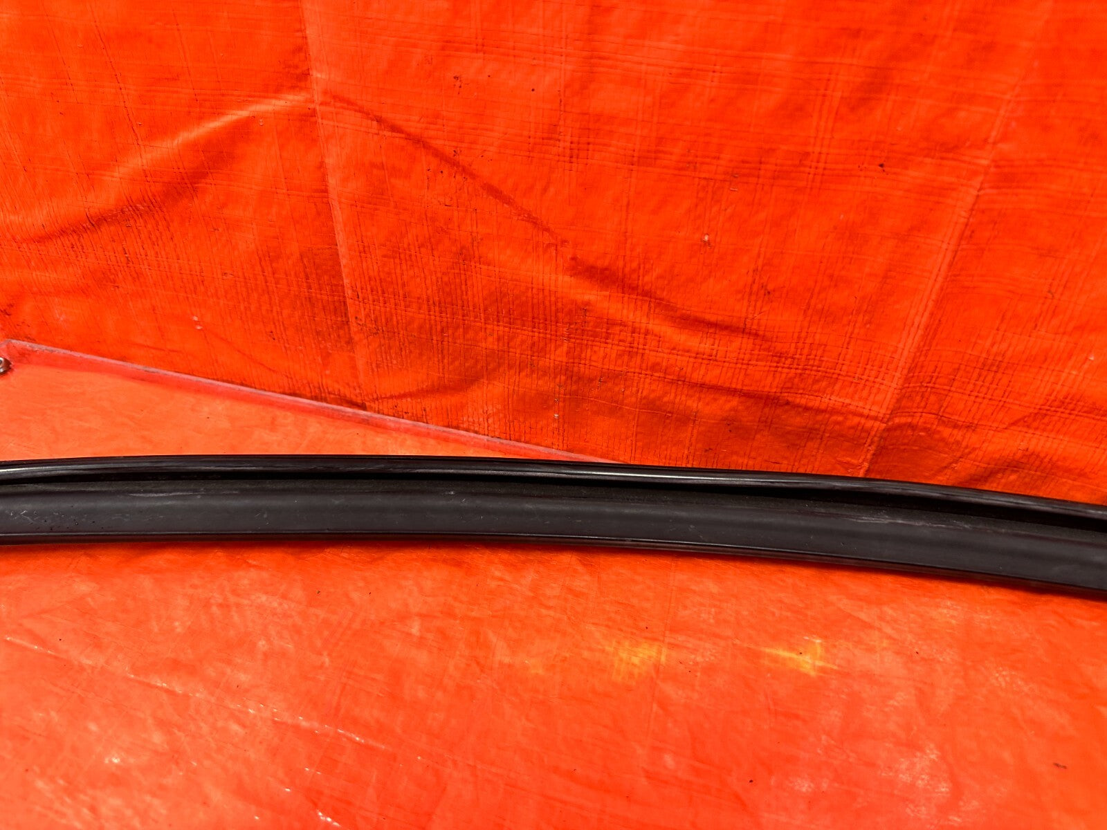 04 08 ACURA TSX   PASSENGER RIGHT FRONT WINDOW GLASS RUN CHANNEL   OEM #2756