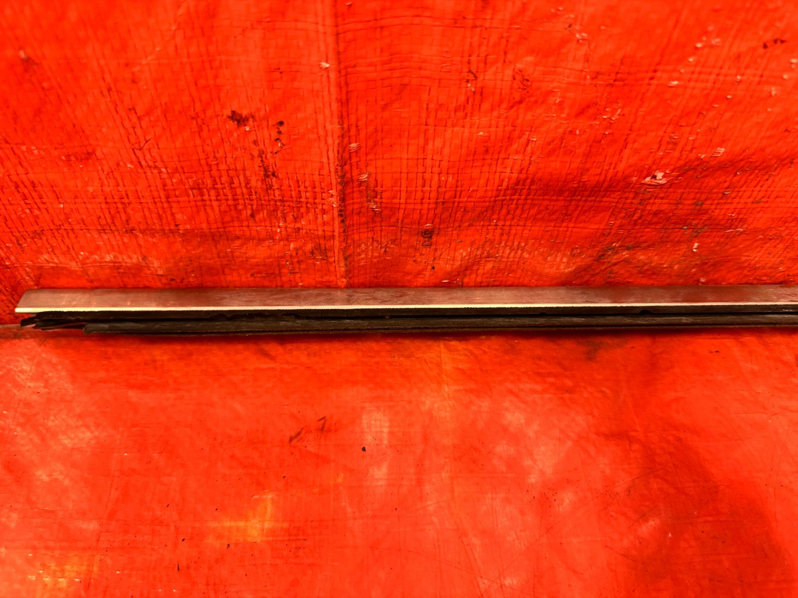 97 01 HONDA CR V CRV   DRIVER LEFT REAR EXTERIOR WINDOW GLASS TRIM   OEM 3015