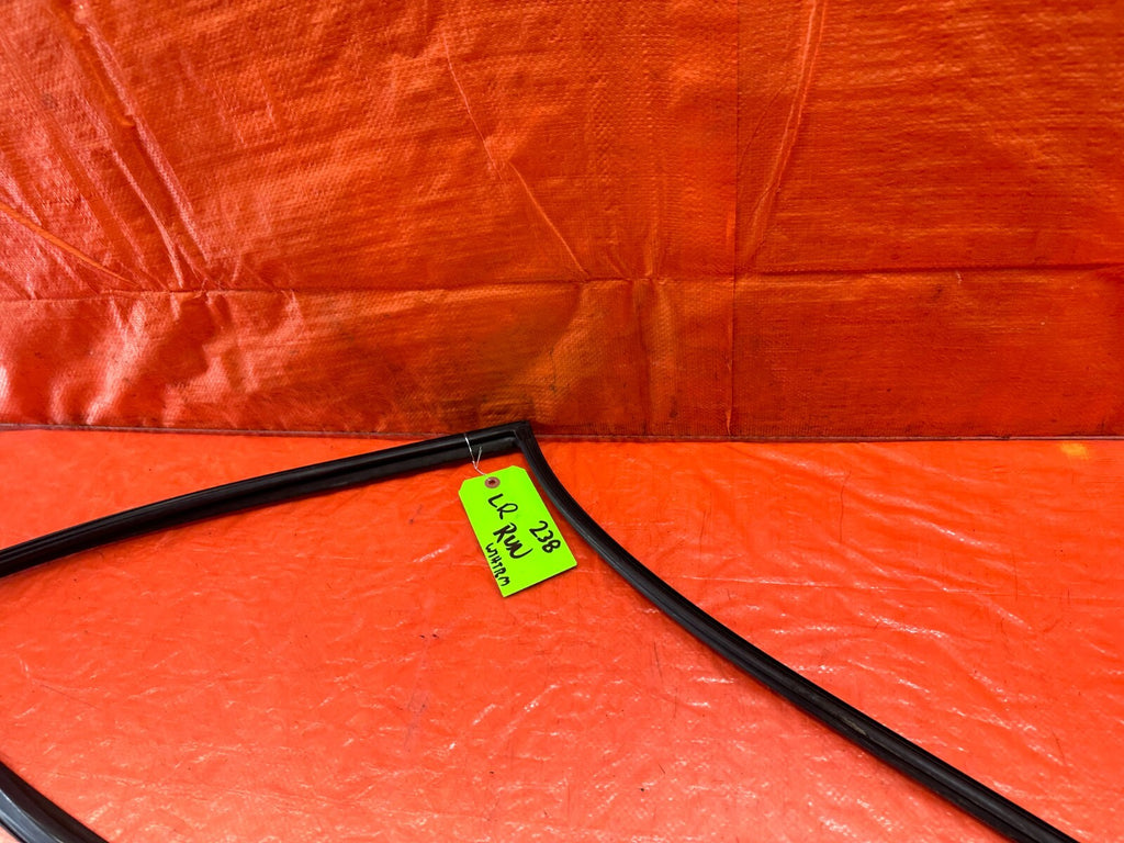 09 13 INFINITI  G37 SEDAN   DRIVER LEFT REAR WINDOW GLASS RUN CHANNEL   OEM #2382