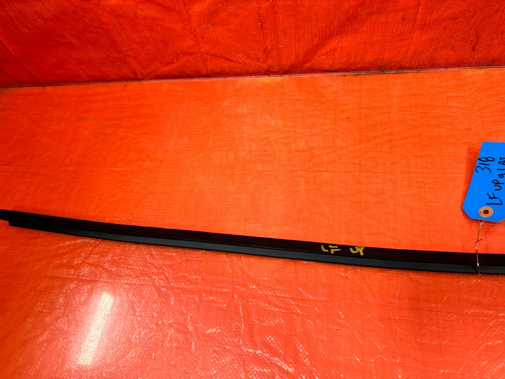 10 16 HYUNDAI GENESIS COUPE   LEFT UPPER DOOR MOUNTED WEATHER STRIP BY THE GLASS3