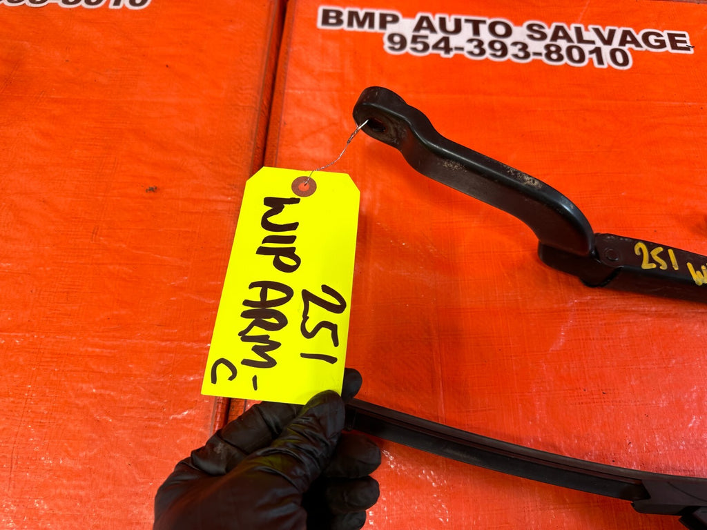 08 12 HONDA ACCORD SEDAN   WINDSHIELD WIPER ARMS LEFT & RIGHT ARM SET   OEM #2515