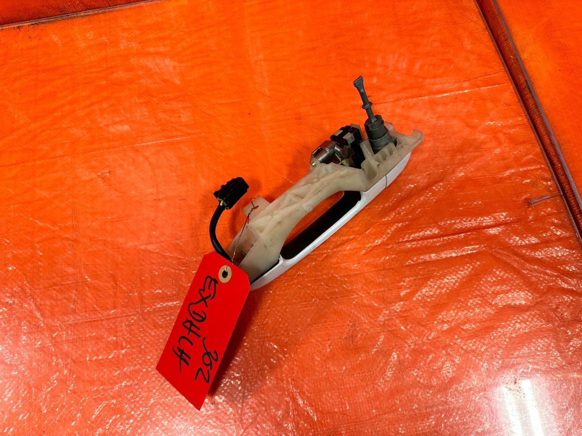 14-16 HYUNDAI GENESIS COUPE - LEFT EXTERIOR DOOR HANDLE - W/ SMART KEY - OEM 3025