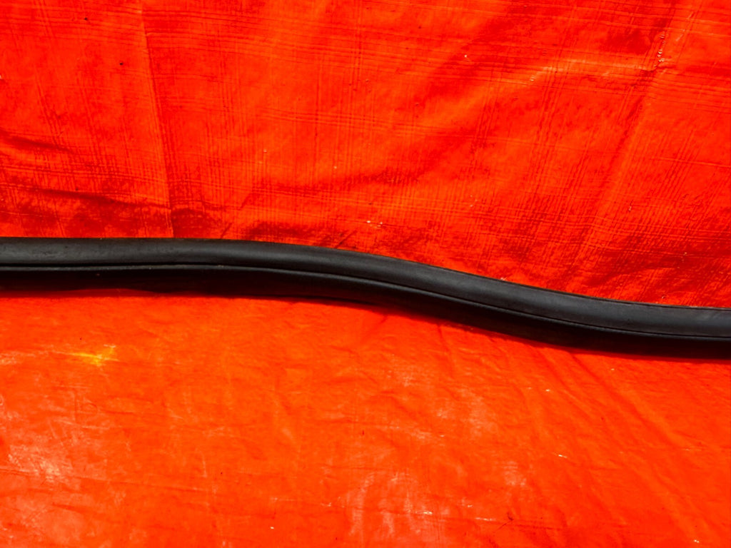 04 08 ACURA TSX   LEFT REAR   DOOR TO CHASSIS WEATHER STRIP OPEN TRIM OEM #27513