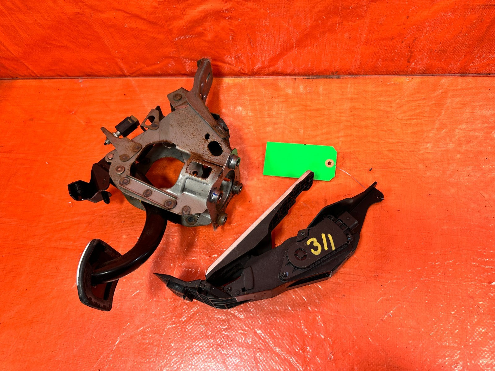 08 15 INFINITI G37 & Q60    2D COUPE   SPORT ALUMINUM TRIM   GAS & BRAKE PEDAL8
