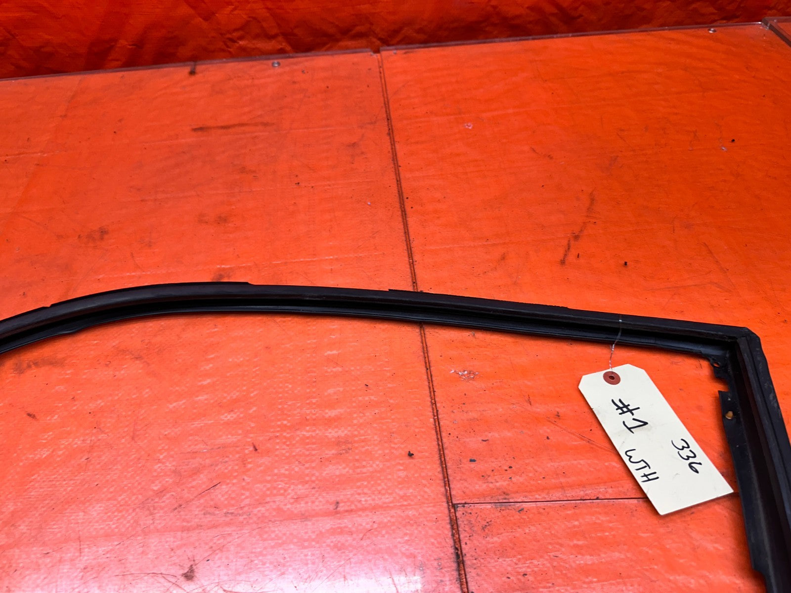 97 01 HONDA PRELUDE 2.2L DRIVER LEFT DOOR WINDOW GLASS MOUNTED SUB SEAL #3369