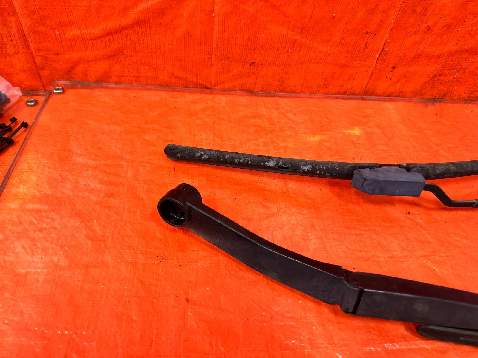 13 16 HYUNDAI GENESIS COUPE   LEFT & RIGHT WINDSHIELD WIPER ARMS   OEM #2994