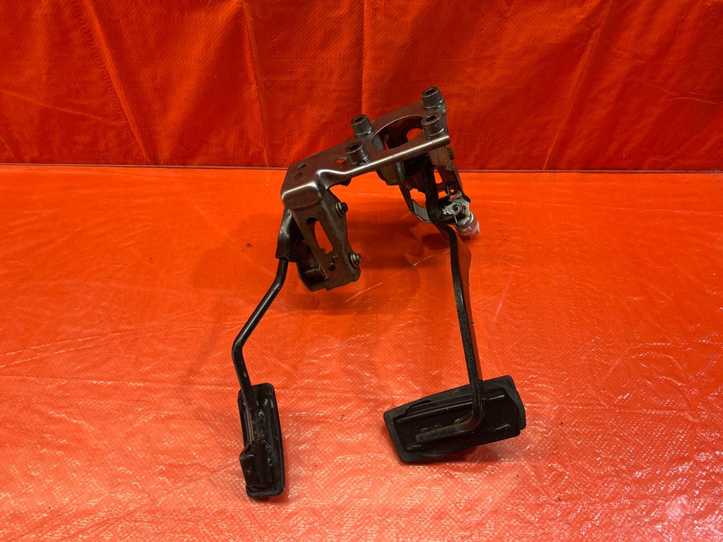 94 01 ACURA INTEGRA   AUTOMATIC TRANSMISSION MODEL   GAS AND BRAKE PEDAL OEM 1488