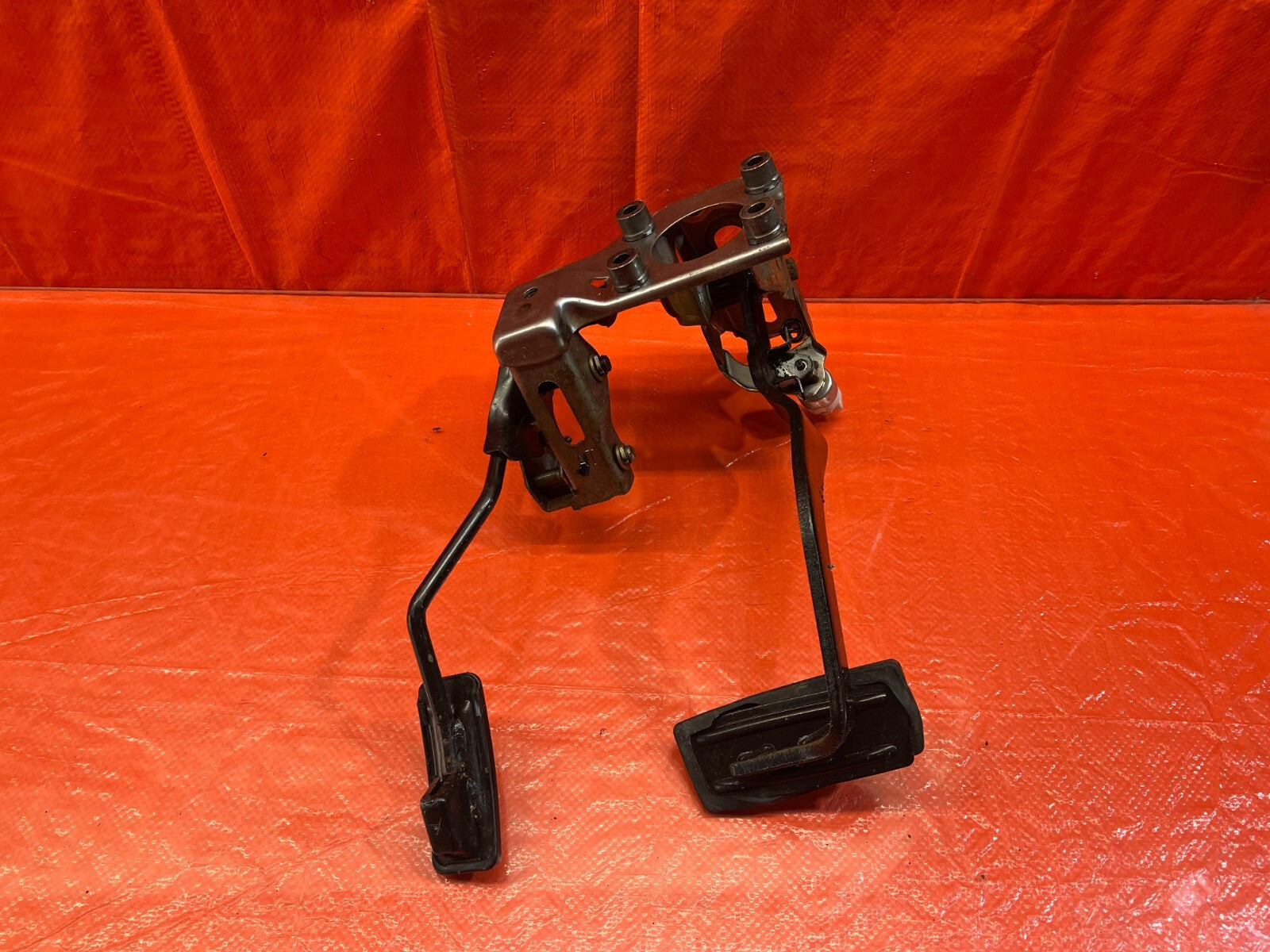 94 01 ACURA INTEGRA   AUTOMATIC TRANSMISSION MODEL   GAS AND BRAKE PEDAL OEM 1488