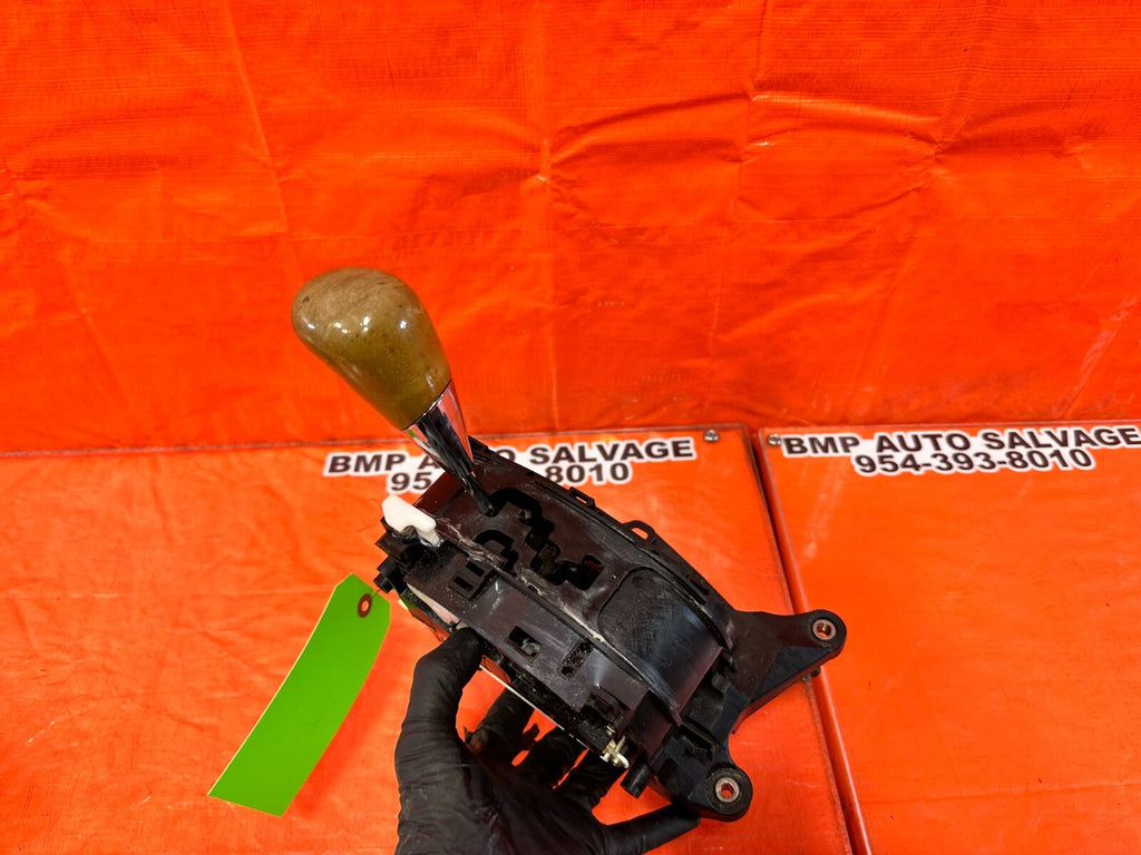 02 06 LEXUS SC430   AUTOMATIC TRANSMISSION SHIFTER / GEAR SELECTOR   OEM #2610