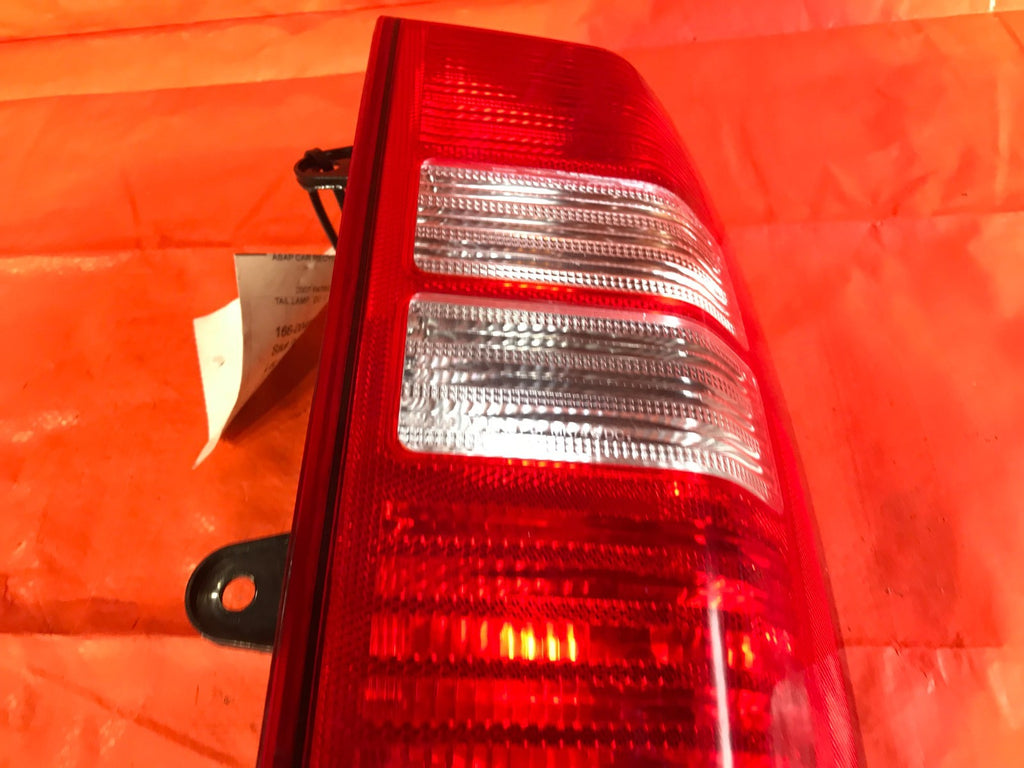 OEM 2007 07 JEEP PATRIOT PASSENGER RIGHT TAIL LIGHT LAMP R RH 2