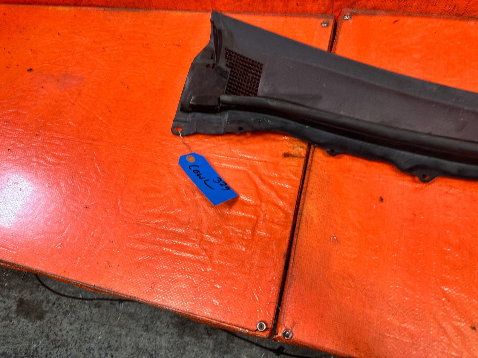 08 15 INFINITI G37 COUPE CONVERTIBLE WINDSHIELD WIPER COWL TRIM PLASTIC OEM 3298