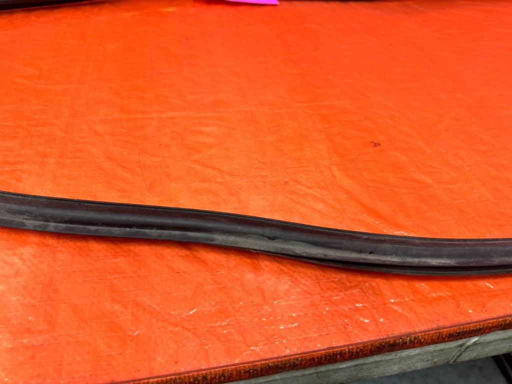 08 14 SUBARU IMPREZA WRX WAGON PASSENGER RIGHT FRONT DOOR WEATHER STRIP GASKET15