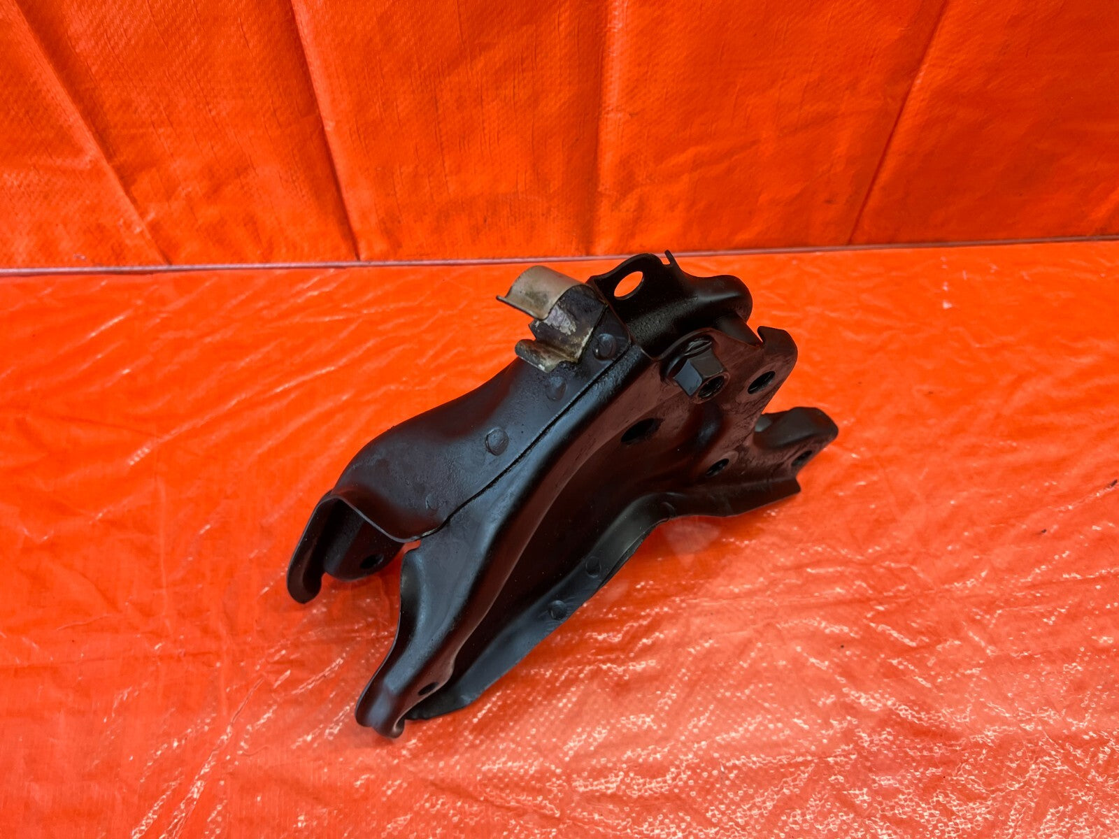 93 96 HONDA PRELUDE S & SI   AUTOMATIC MODEL   TRANSMISSION MOUNTING BRACKET 1389