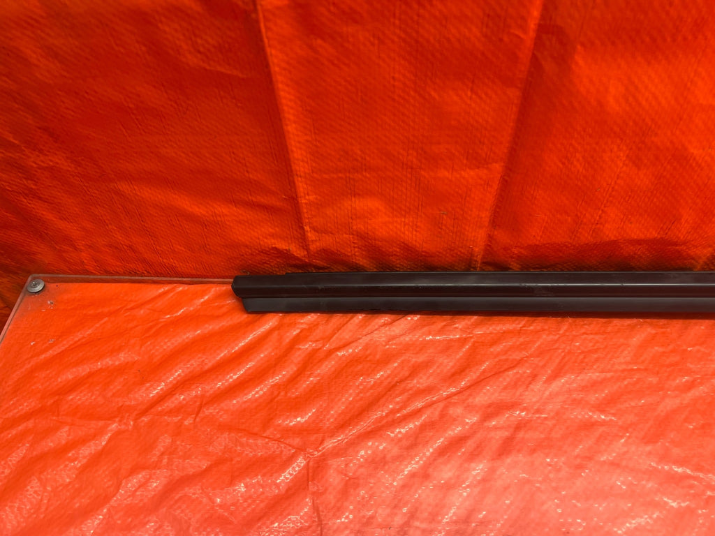 08 15 INFINITI G37 & Q60   RIGHT FRONT FRONT EXTERIOR WINDOW GLASS TRIM OEM #1698