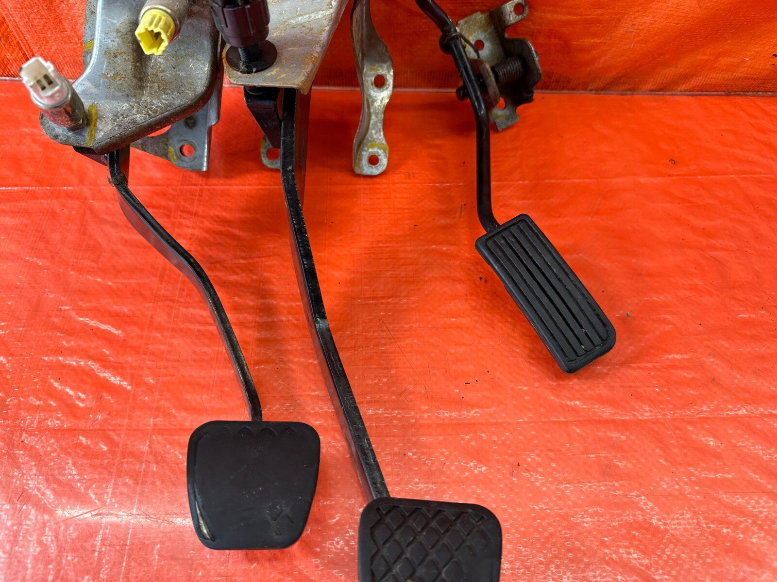 02 05 HONDA CIVIC SI EP3 HATCH   MANUAL PEDALS   GAS BRAKE CLUTCH   OEM #2302