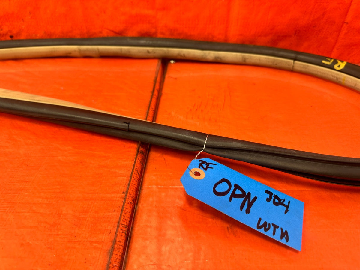 04-08 ACURA TSX - RIGHT FRONT DOOR TO CHASSIS WEATHER STRIP OPEN TRIM OEM #3041