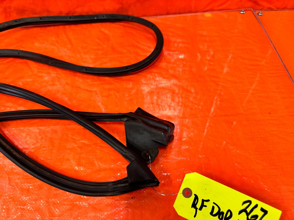 90 97 MAZDA MX 5 MIATA PASSENGER RIGHT   WEATHER STRIP TRIM SEAL GASKET OEM #2675